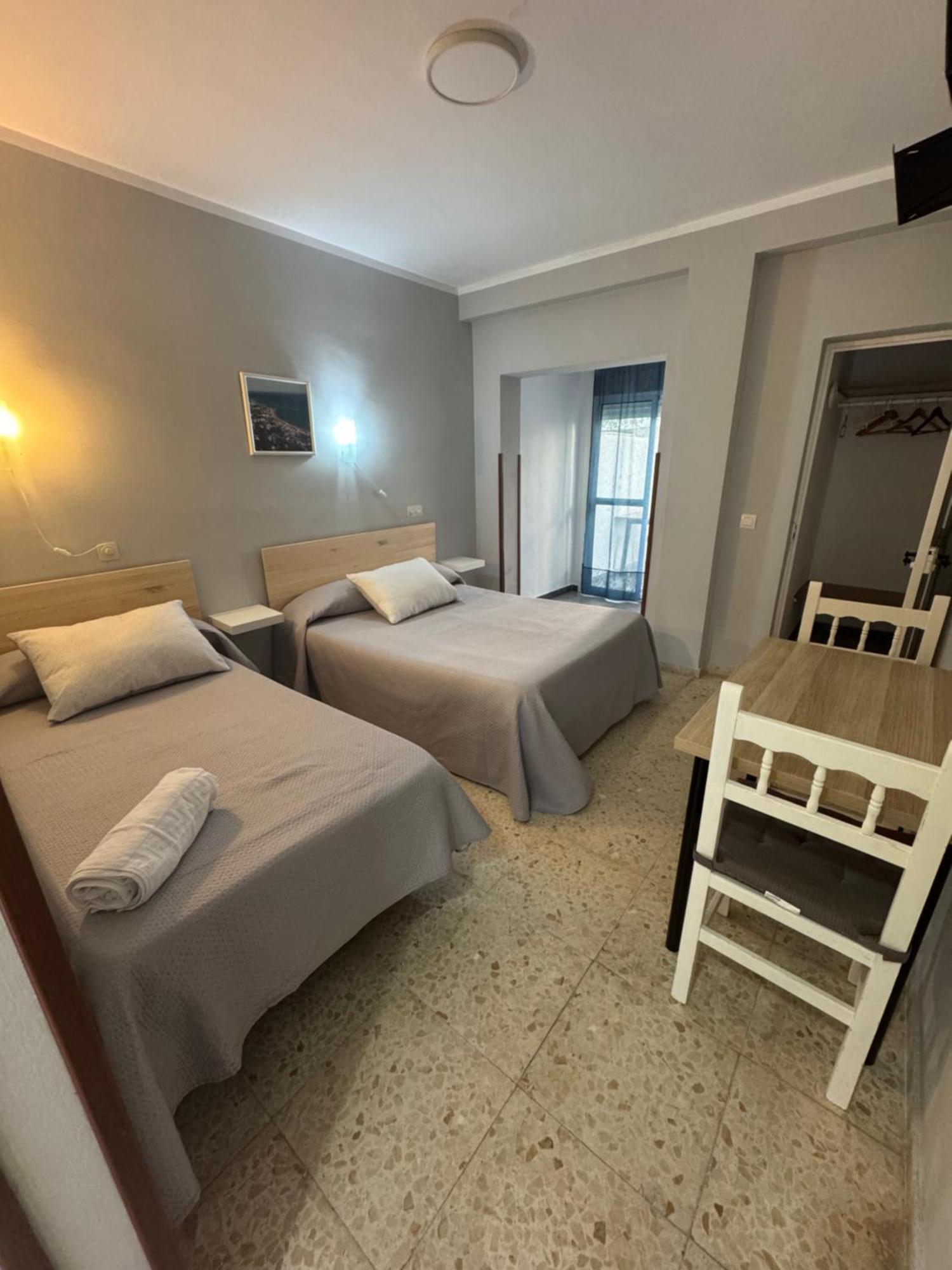 Hostal Miramar 洛斯卡尼奥斯德梅卡 外观 照片