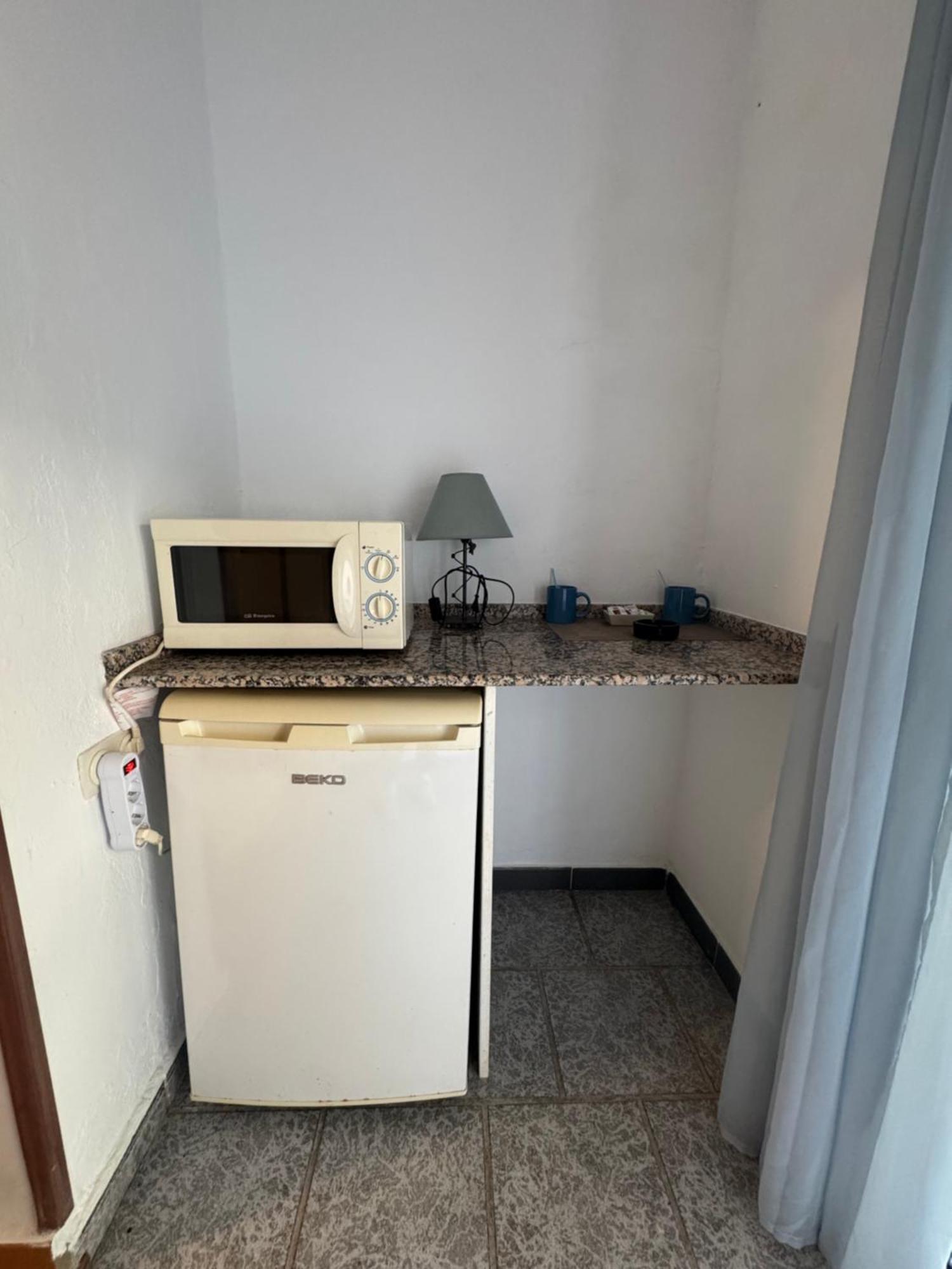 Hostal Miramar 洛斯卡尼奥斯德梅卡 外观 照片