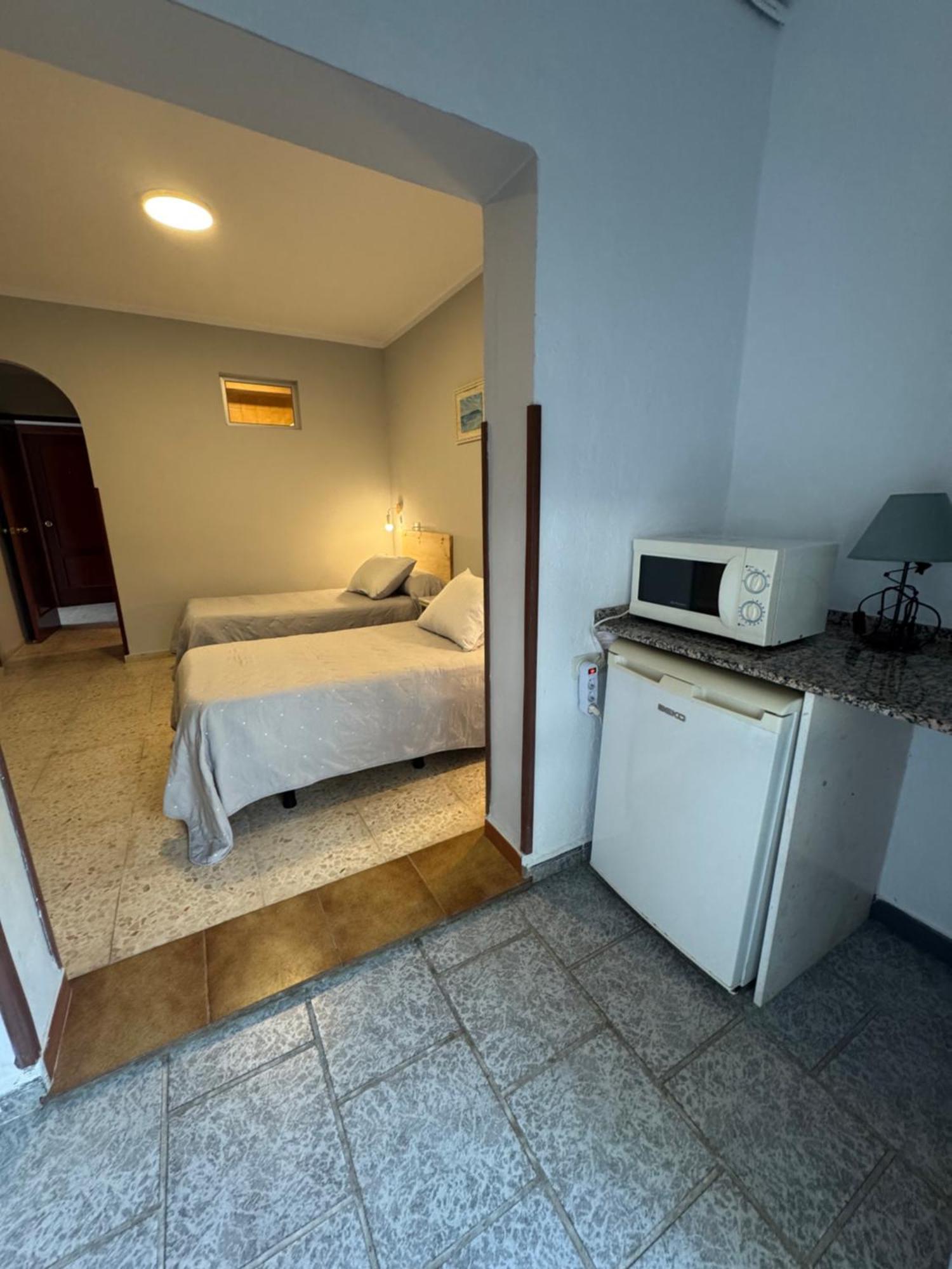 Hostal Miramar 洛斯卡尼奥斯德梅卡 外观 照片