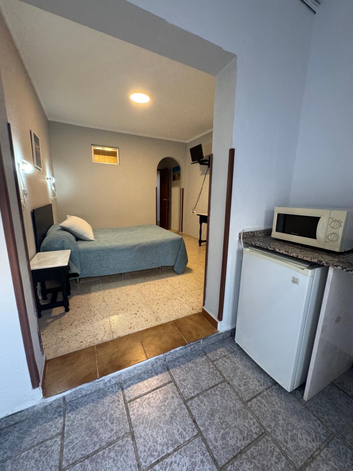 Hostal Miramar 洛斯卡尼奥斯德梅卡 外观 照片